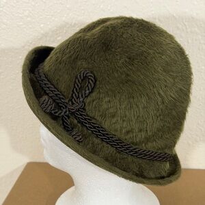 Vintage green German Oktoberfest wool blend hat